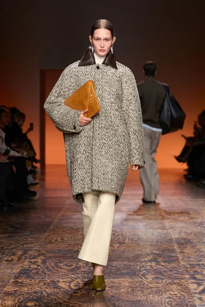 Look 12